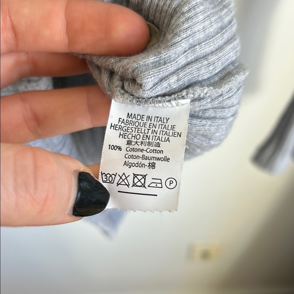 Brandy Melville | Grey Fitted Turtleneck Long Sleeve - Picture 4 of 4